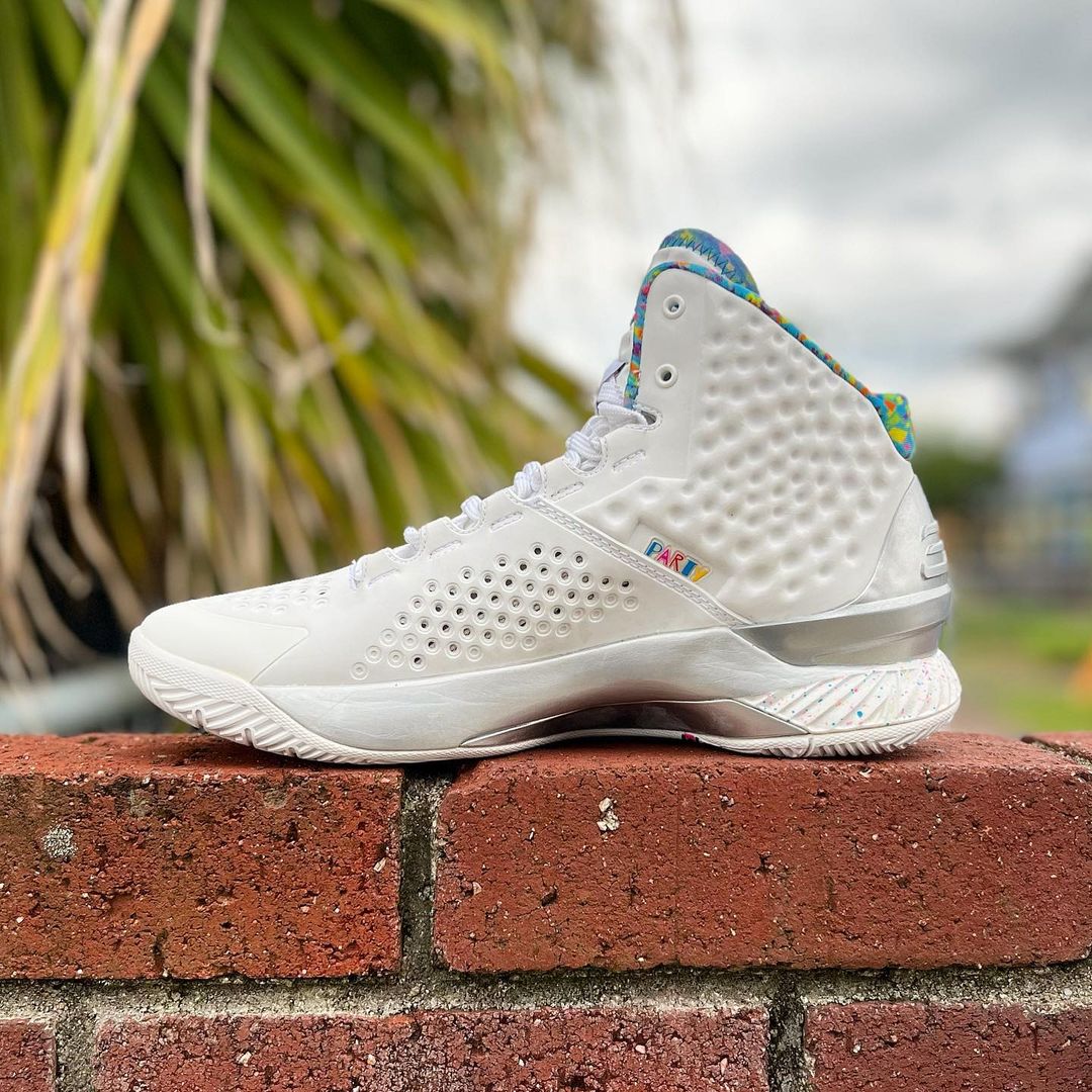 Curry Under Armour バスケットボールシューズ ホワイト UNDER ARMOUR CHARGED FOAM CURRY 1 'SURPRISE PARTY' アンダー