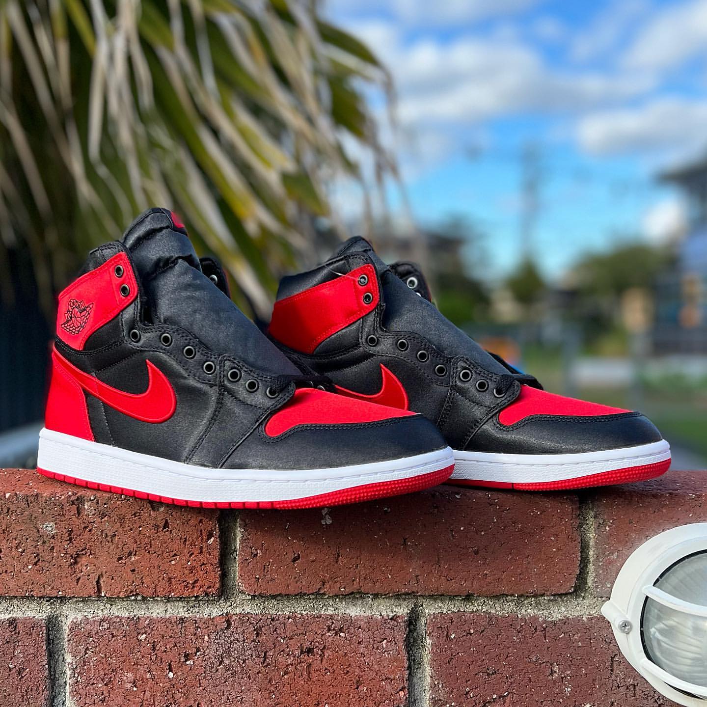 NIKE WMNS AIR JORDAN 1 HIGH OG 
