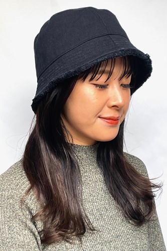 FRINGE LOW ANGLE BK HAT