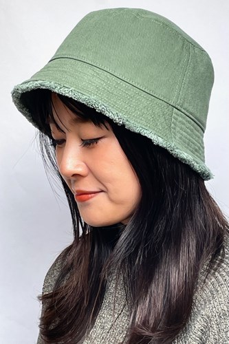 FRINGE LOW ANGLE BK HAT