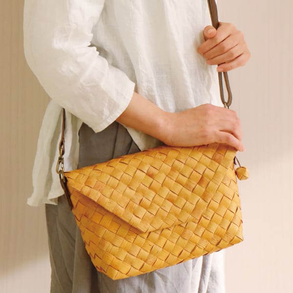 白樺樹皮のショルダーバッグ | 工房ameiro 【 北海道 スロウなお買い物