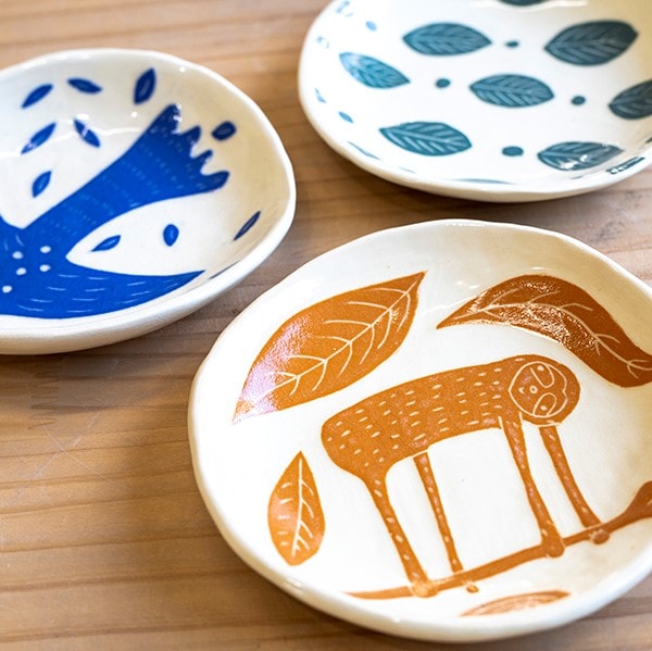 掻き落としの器 絵皿12㎝ | 陶の杜 【 北海道 スロウなお買い物