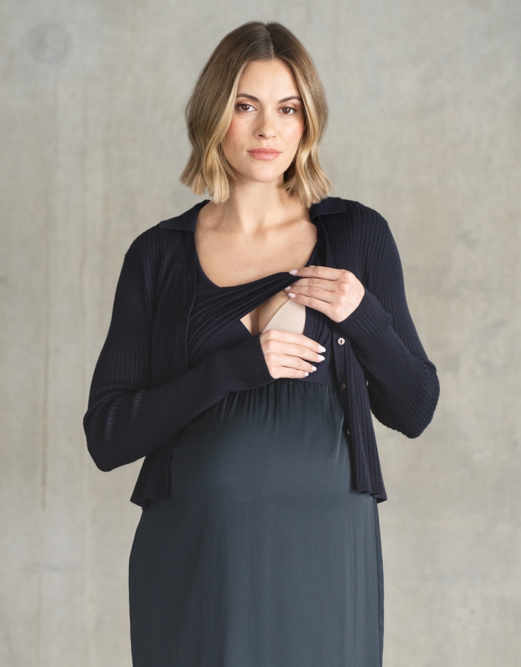 【超美品】Seraphine 授乳対応フェイクラップマタニティワンピースネイビー 超美品】Seraphine 授乳対応フェイクラップマタニティワンピース
