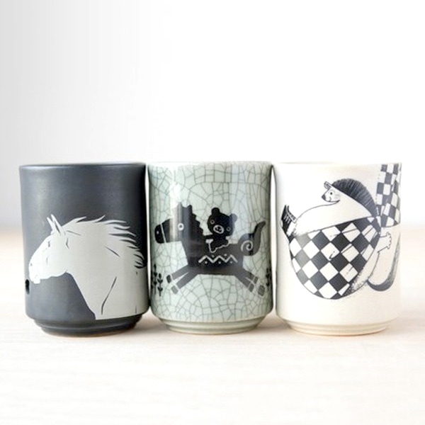 Ｕ152-1 大堀相馬焼 相馬半勝 金彩馬文 ぐい呑み 三客セット FF U152-1 大堀相馬焼 相馬半勝 金彩馬文 ぐい呑み 三客セット FF