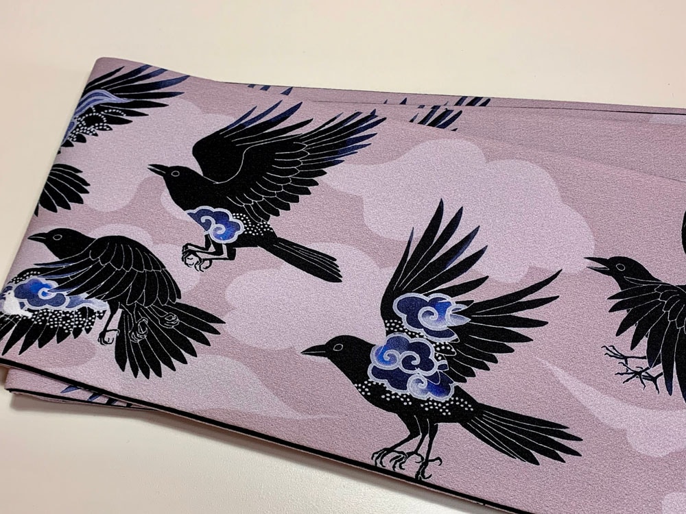 【即納品】some-pri 半幅帯「雲八咫烏」モーブ