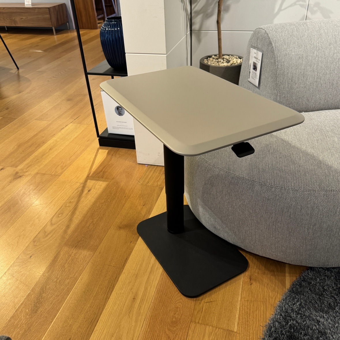 CAMBIAGO�ʥ���ӥ������˥����ɥơ��֥�