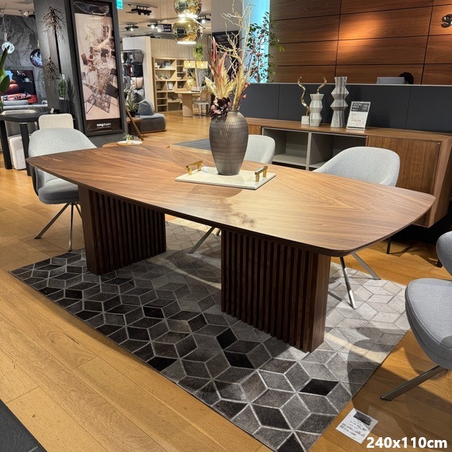 LAMBRO(���֥�)�����˥󥰥ơ��֥�