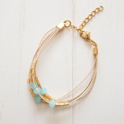 【moema】モエマ クリスタルビーズ付きBuritiブレスレット | ナチュラル×ライトブルー|アクセサリー|レディース