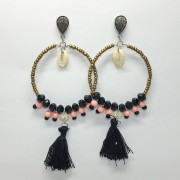 ◆期間限定セール◆大きめシェルフープピアス【ブラジルアクセサリー】タッセル付き | ブラック|アクセサリー|レディース