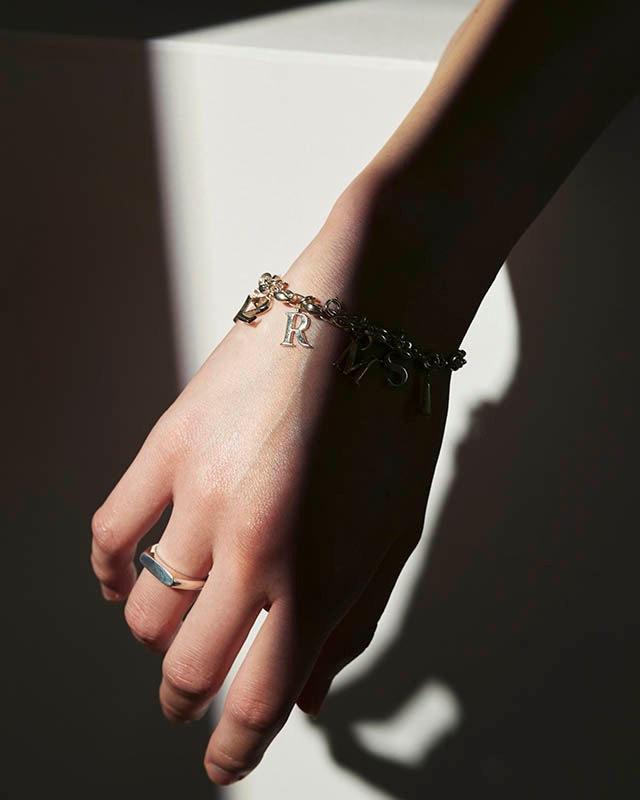 Initial Charm Pendant - Silver（イニシャルチャームペンダント - シルバー）　SYMPATHY OF SOUL Style（シンパシーオブソウルスタイル)