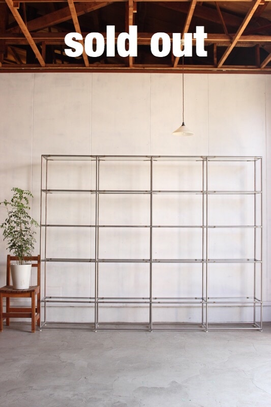 スチールの大きい棚