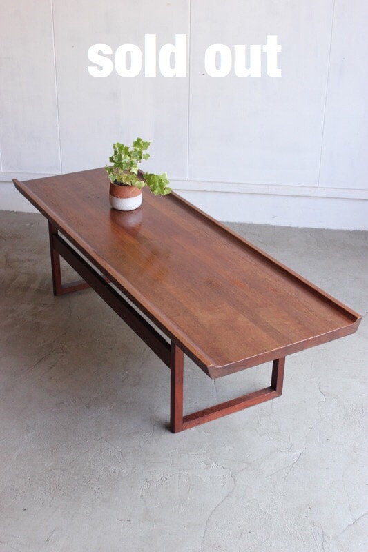 センターテーブル