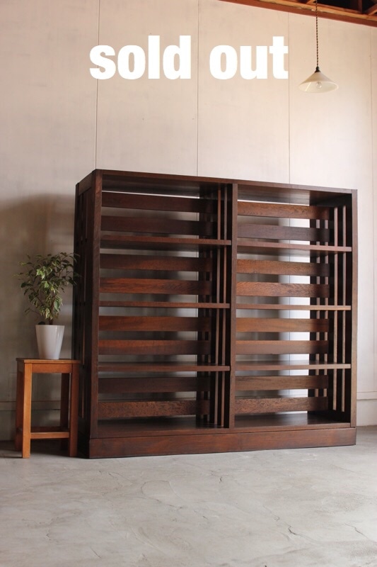 両面使える大きな本棚