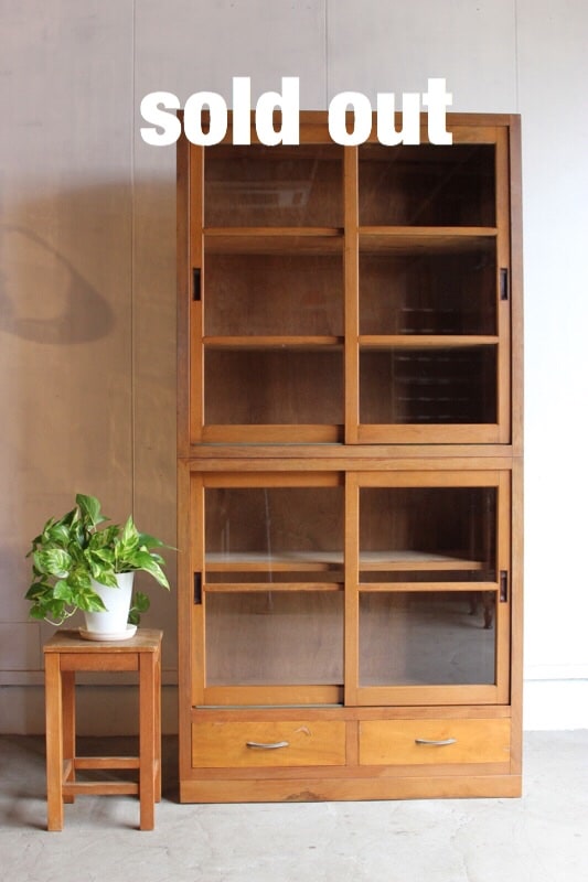 ガラス棚　食器棚　収納棚　本棚　棚　木製　古道具　古家具　ビンテージ　レトロ 古いガラス棚 食器棚 収納棚 木製 昭和初期 収納 古道具 アンティーク