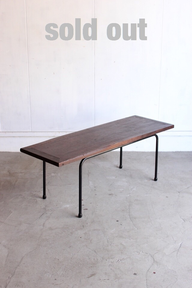 横長のテーブル