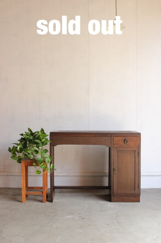 奥行の薄い片袖机