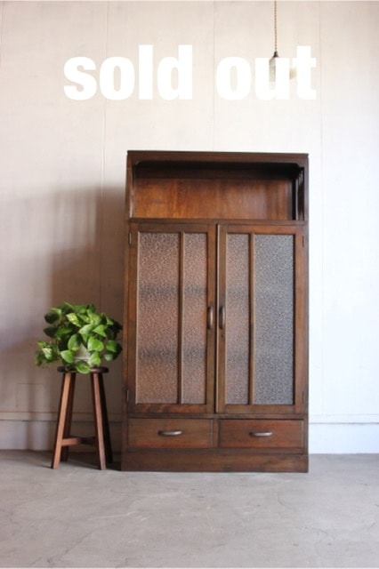 ダイヤガラスの戸棚