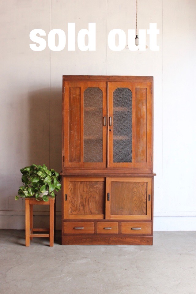 ダイヤガラスの戸棚