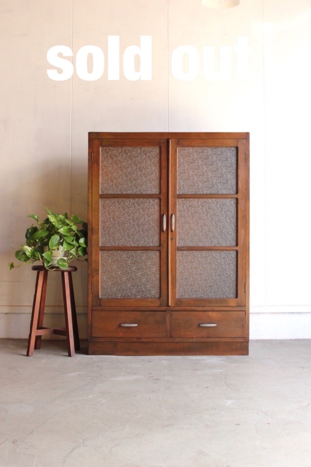 ダイヤガラスの戸棚