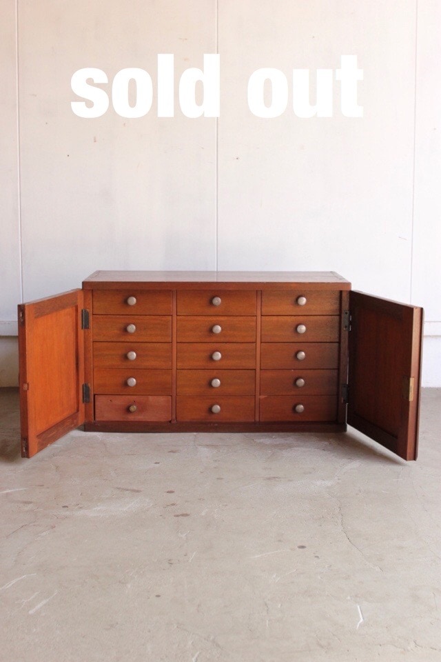 引出し15杯の小戸棚