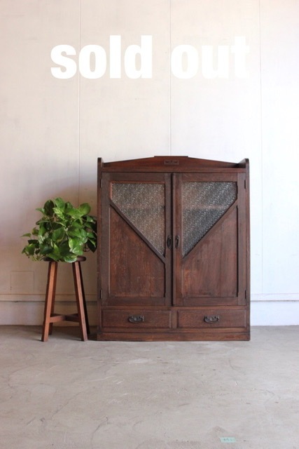 ダイヤガラスの戸棚