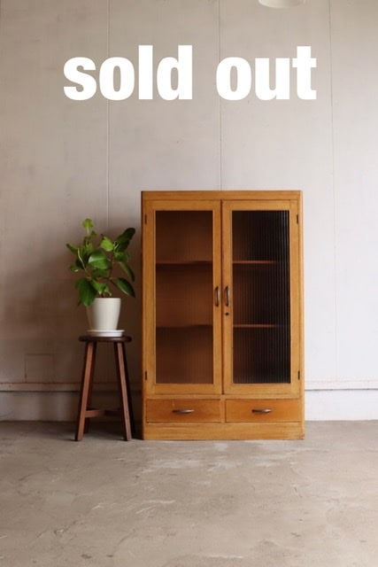 モールガラスの戸棚