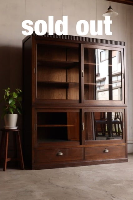 木製タンス 茶箪笥　古家具 桑張二重ね面取硝子入時代茶箪笥 - アンティーク山本商店