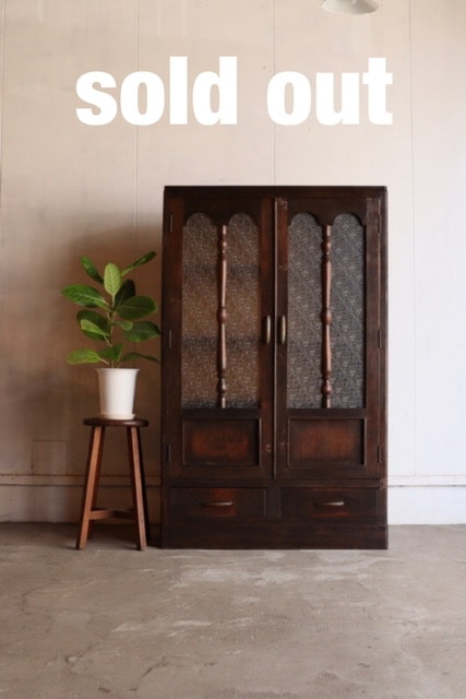 ダイヤガラスの戸棚