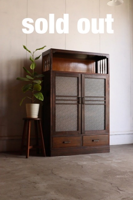 ダイヤガラスの戸棚