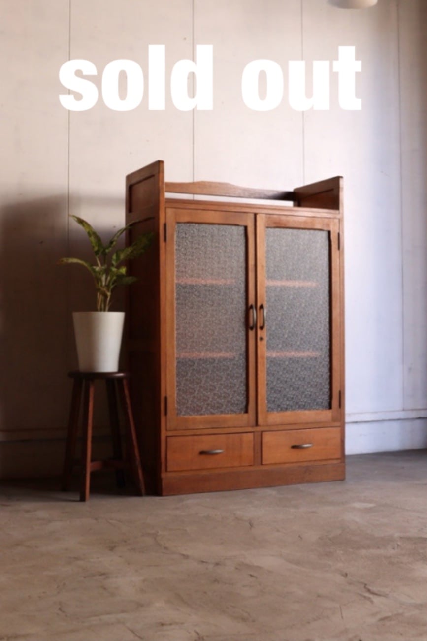 ダイヤガラスの戸棚