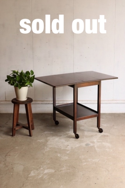 愛品倶楽部柏店】アンティークデザイン 車輪付きバタフライワゴン  