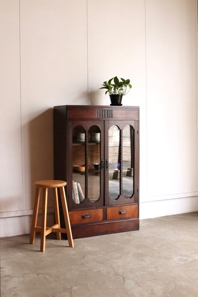 古い2段のガラス戸棚 903-150x150.jpg