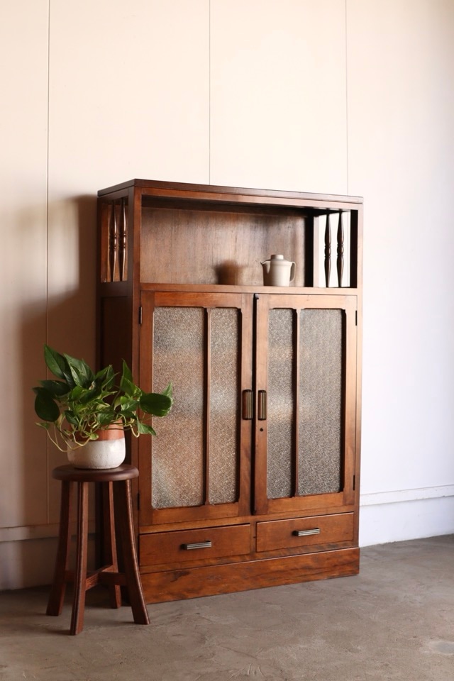 ダイヤガラスの戸棚