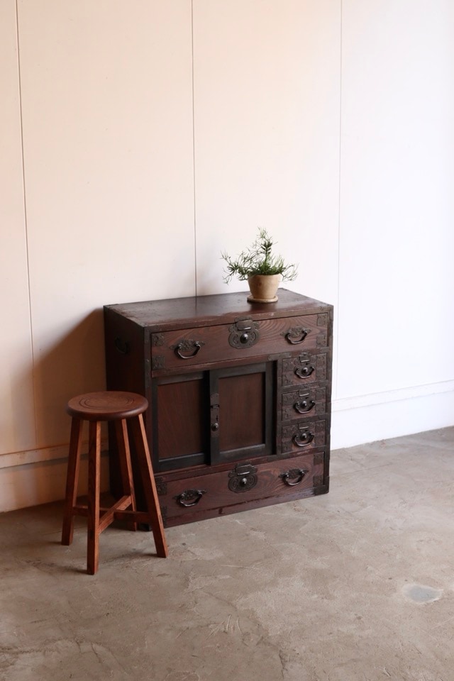 当時物| 和箪笥| 水屋箪笥| アンティーク| 大型 祖母の嫁入り家具 水屋箪笥 | 全ての商品 - 古家具古道具 そうすけ