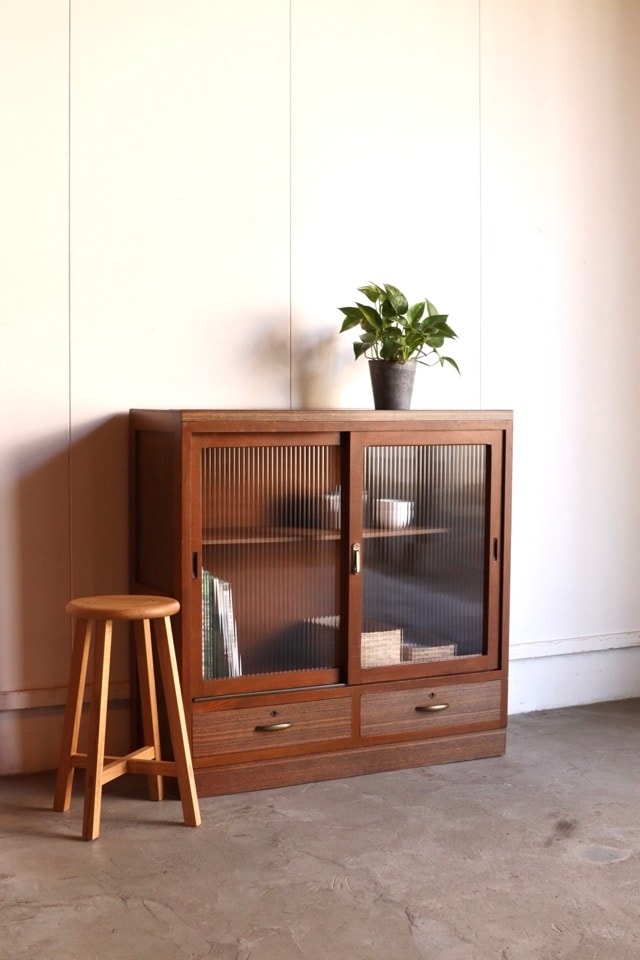 モールガラスの引戸棚 | 全ての商品 - 古家具古道具 そうすけ