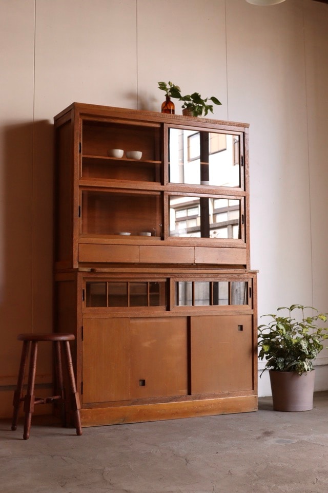 古いガラス戸棚　レトロ　水屋箪笥　食器棚　引出し　古道具　アンティーク 引戸棚/水屋箪笥,ガラス引戸棚 | 古家具古道具 そうすけ