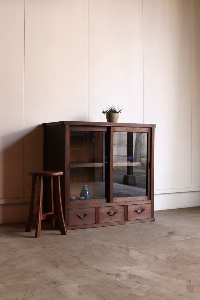 古家具 ガラス引戸棚 | 全ての商品 - 古家具古道具 そうすけ