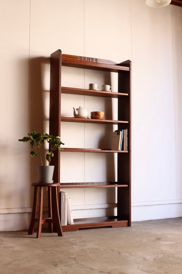 そうすけさんで買った古い木製の本棚 そうすけさんで買った古い木製の本棚