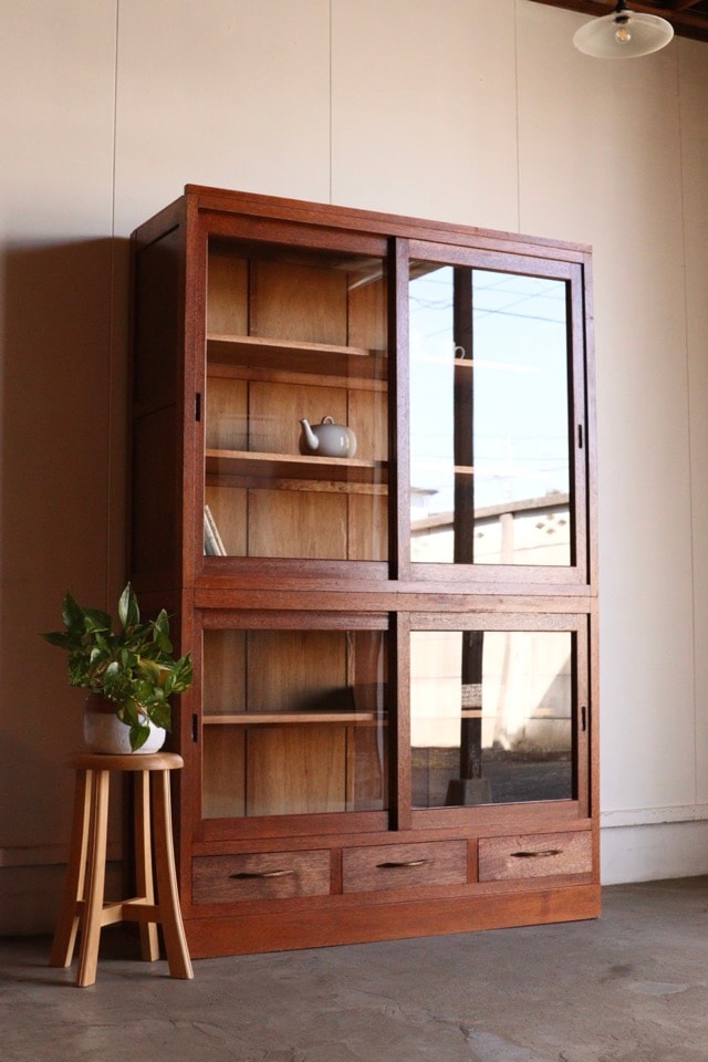 ガラス引戸棚 | 古家具古道具 そうすけ