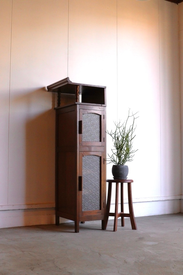 ダイヤガラスの戸棚