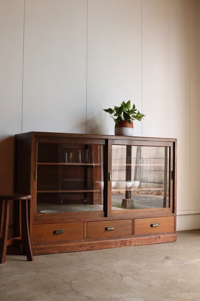 ガラス引戸棚 | 全ての商品 - 古家具古道具 そうすけ