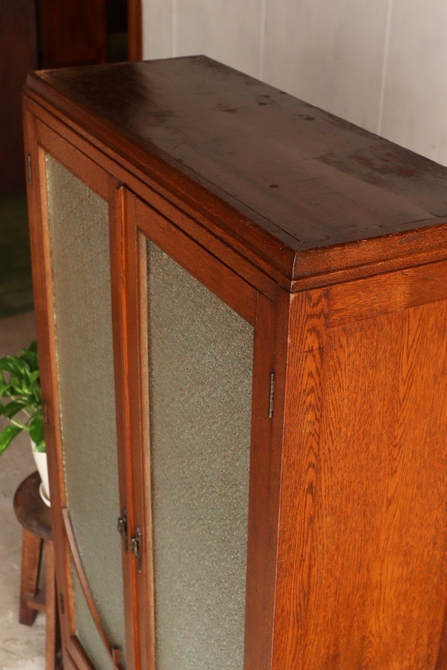 ダイヤガラスの戸棚