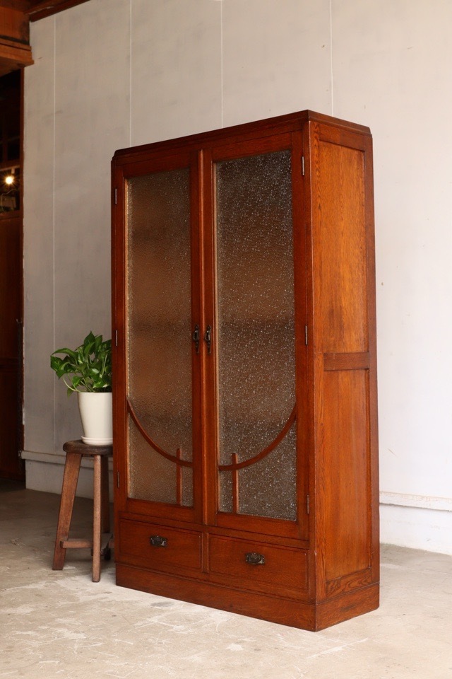 ダイヤガラスの戸棚