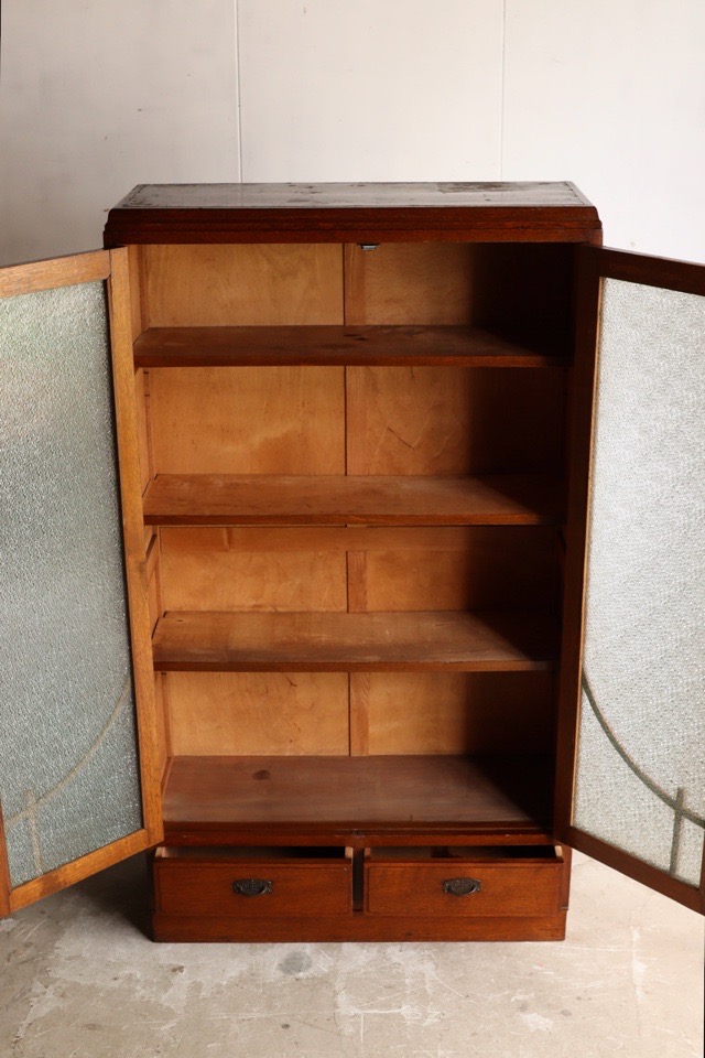 ダイヤガラスの戸棚