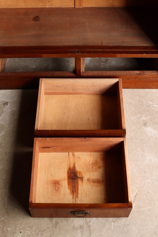 ダイヤガラスの戸棚