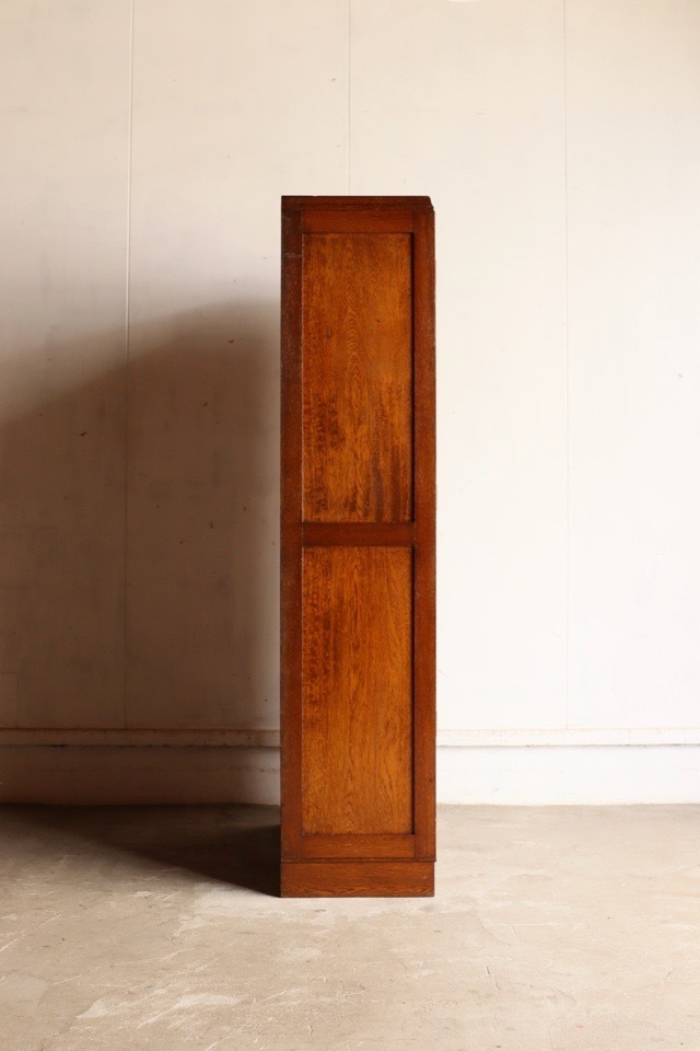 ダイヤガラスの戸棚