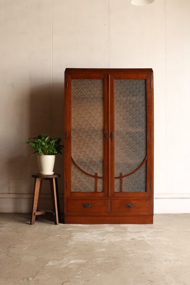 ダイヤガラスの戸棚