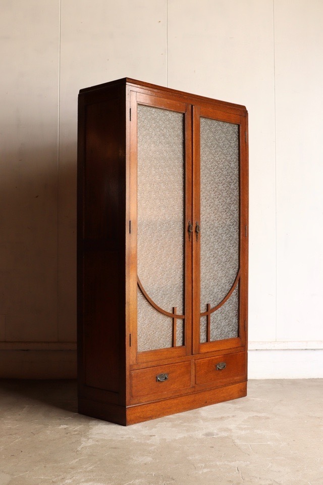 ダイヤガラスの戸棚