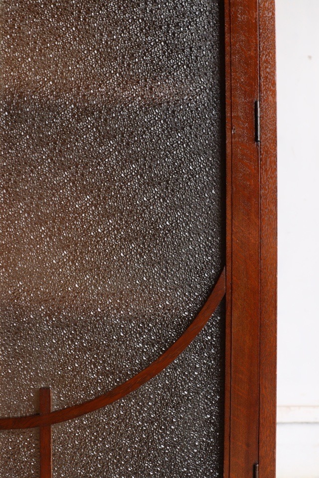 ダイヤガラスの戸棚