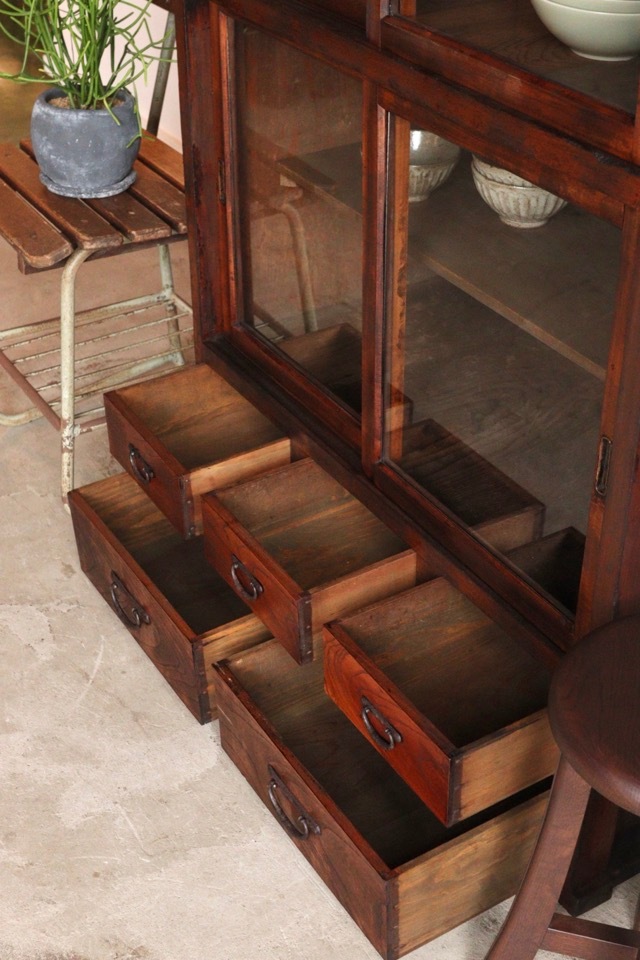 ガラス引戸棚 | 全ての商品 - 古家具古道具 そうすけ